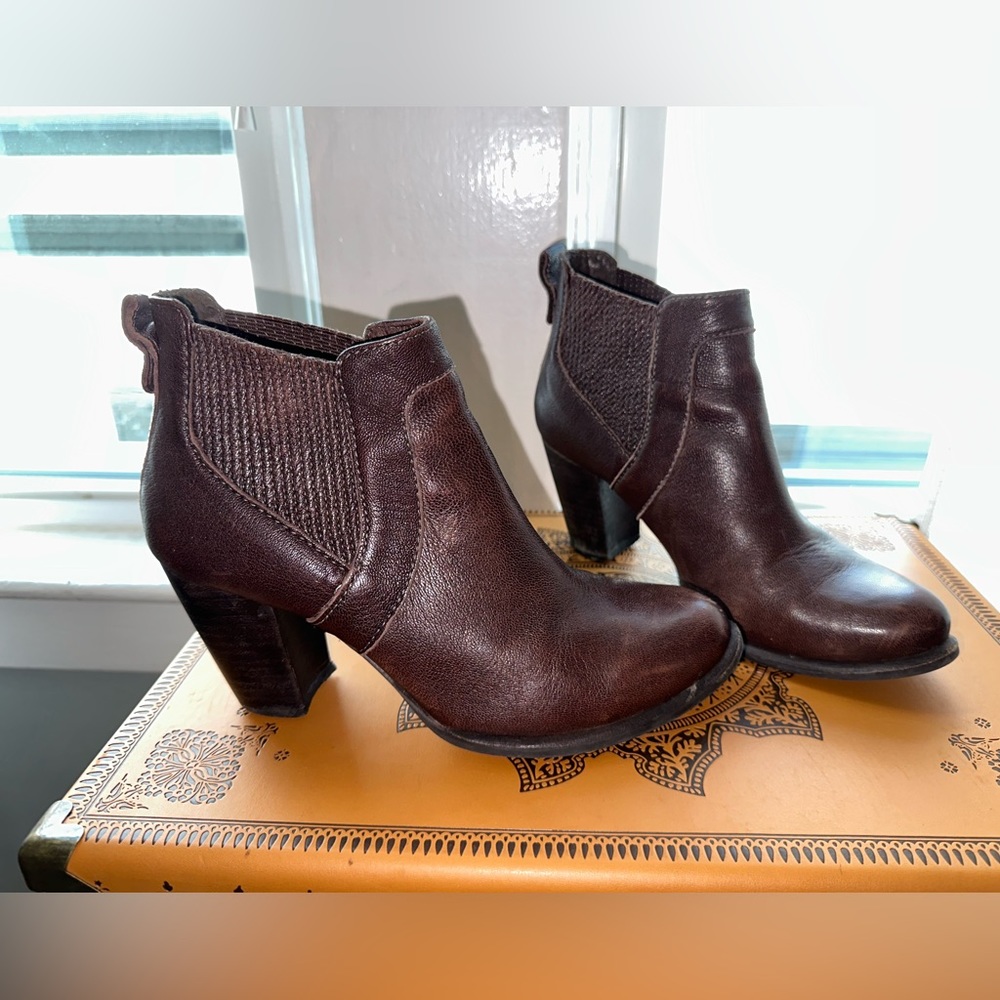 Ugg Booties in dark Brown